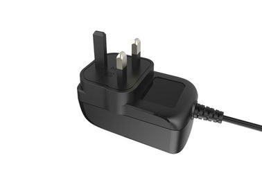 Un buen precio. 3 Pin BRITÁNICO del soporte 3 de la pared del adaptador 24w de la transferencia de la CA DC del enchufe del diente en línea