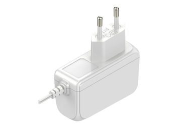 Un buen precio. adaptador del soporte del enchufe pared corriente alterna de 12V 2A, adaptador blanco de la transferencia 2000ma en línea