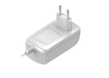 Un buen precio. Adaptador del soporte de la pared de la transferencia de la CA del enchufe 12V 36W de la UE universal en color negro en línea