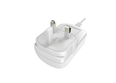 Un buen precio. Soporte BRITÁNICO blanco de la pared del adaptador de la CA DC 12v del enchufe 2A con la aprobación del GS LVD del CE en línea