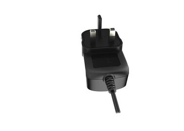 Un buen precio. RoHS certificó el adaptador universal 24W con el soporte BRITÁNICO de la pared del Pin en línea