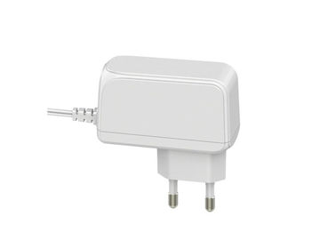Un buen precio. El kc certificó el adaptador universal del cargador de la CA DC del adaptador de corriente alterna 12V 1.5V en línea